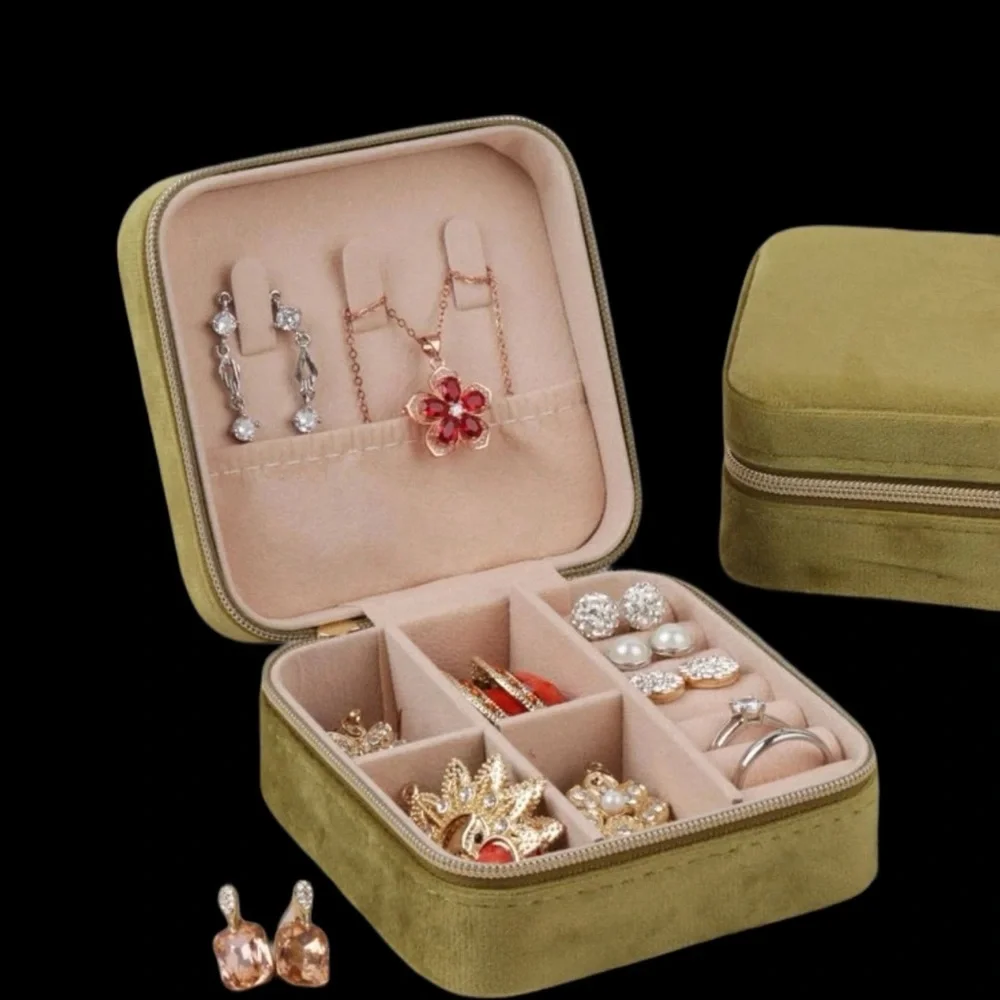 ✨New Velvet Green Jewelry Box - Picture 2 of 5